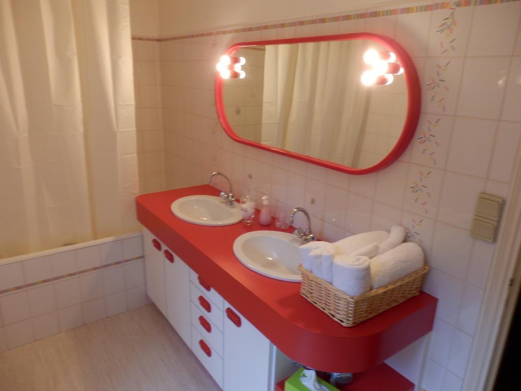 Au Presbytere De Dagmar Erbree Room photo